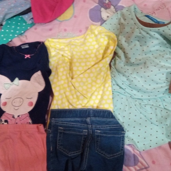 Bundle of 12 outfits and a hoodie - Picture 2 of 5